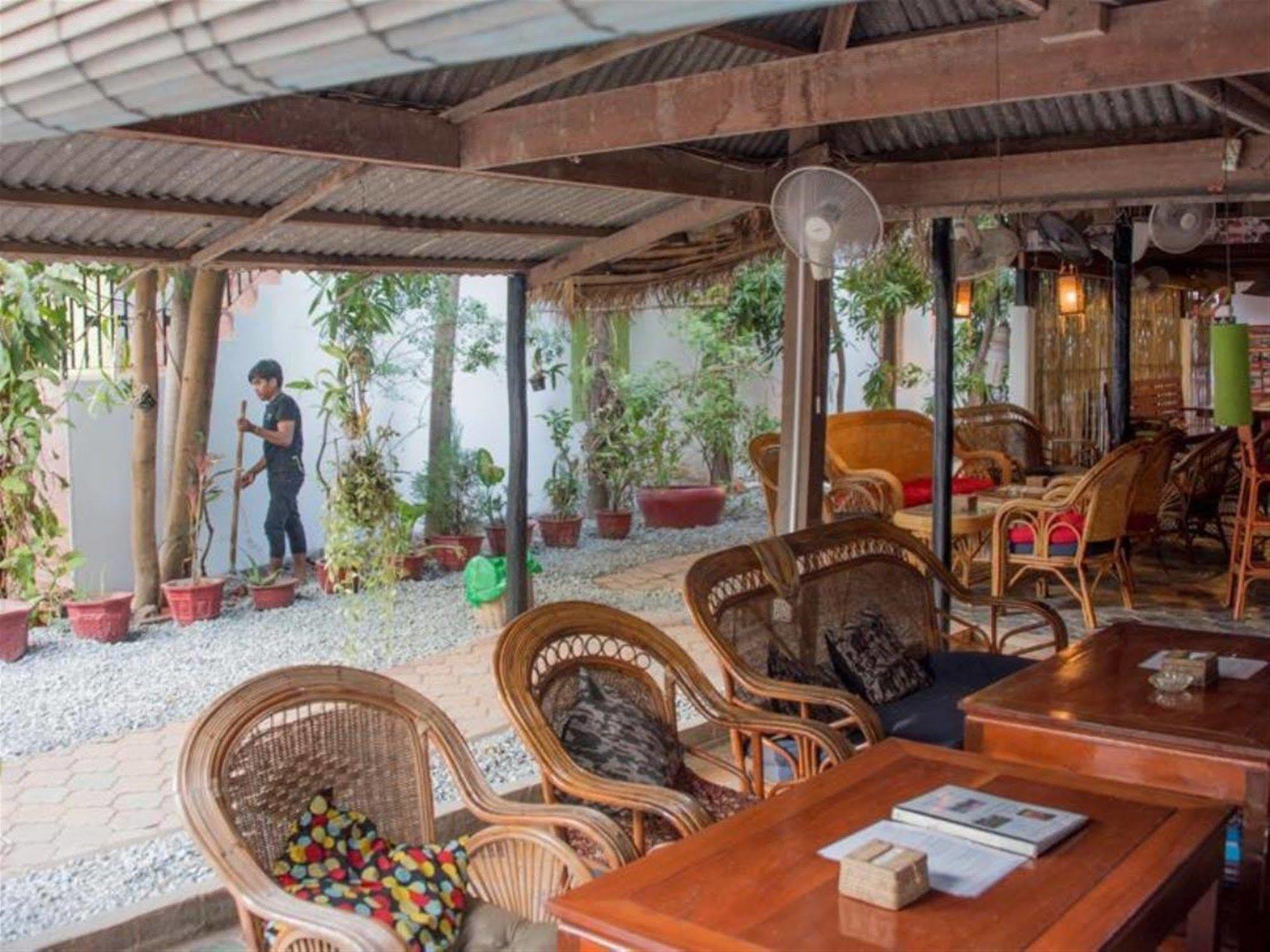Five Rose Siem Reap Hostel Bagian luar foto