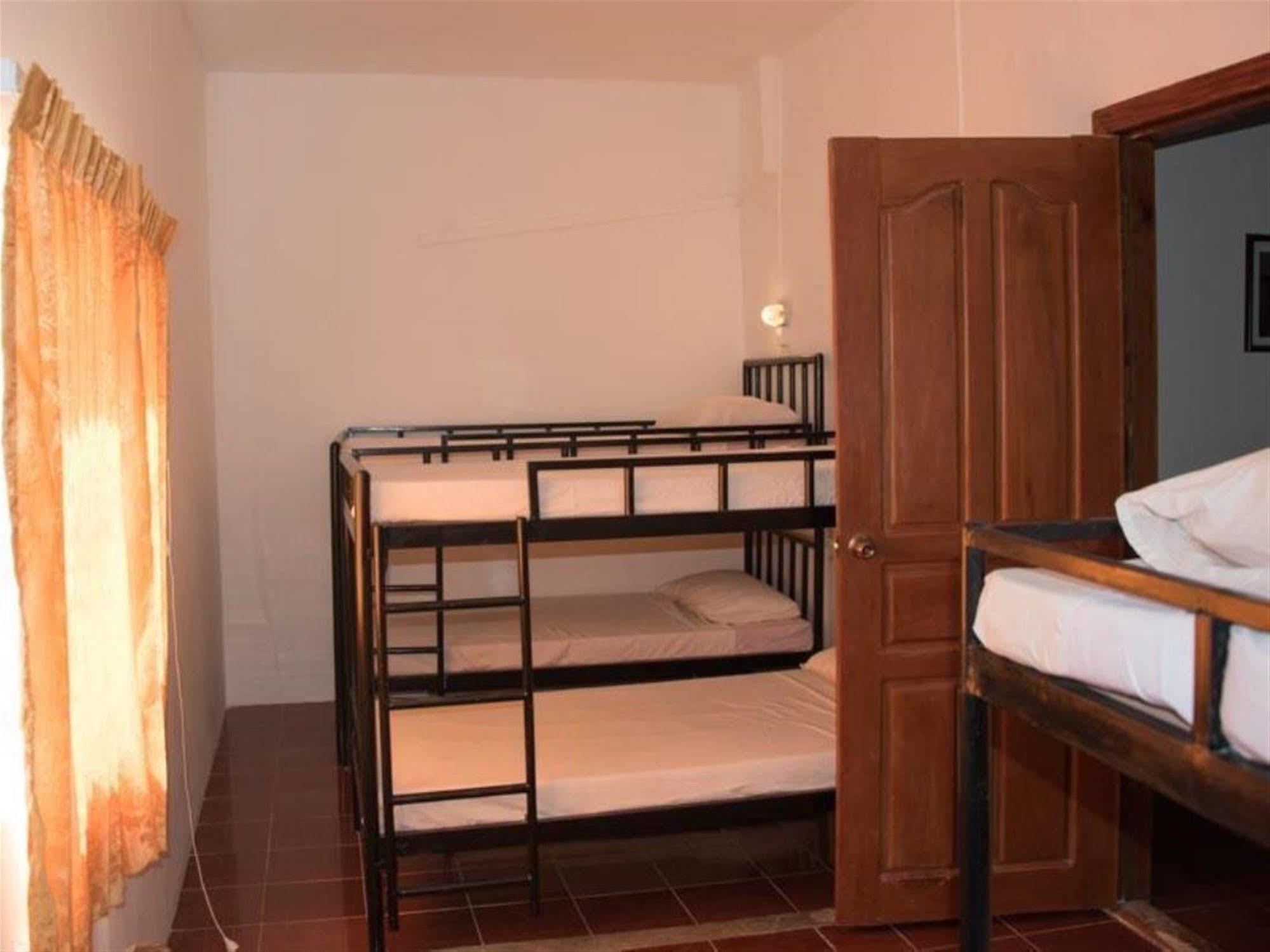 Five Rose Siem Reap Hostel Bagian luar foto