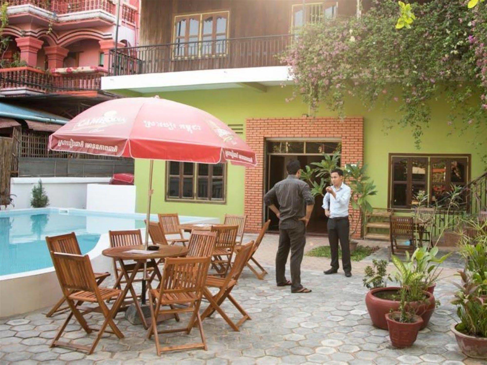 Five Rose Siem Reap Hostel Bagian luar foto