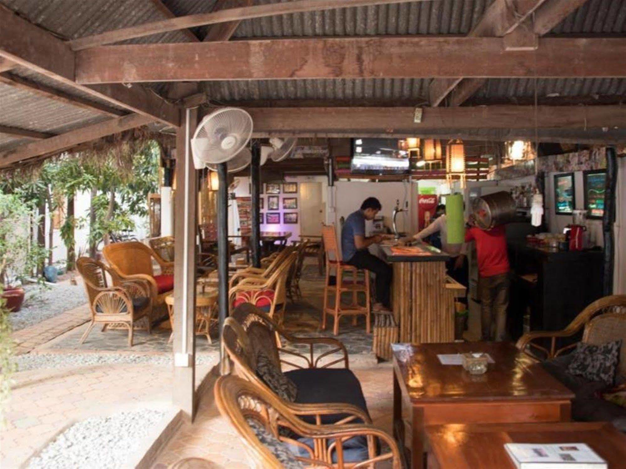 Five Rose Siem Reap Hostel Bagian luar foto