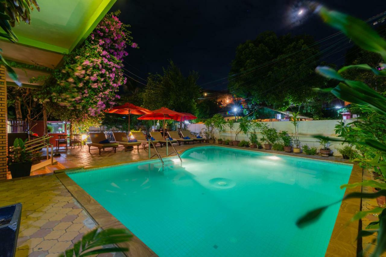Five Rose Siem Reap Hostel Bagian luar foto