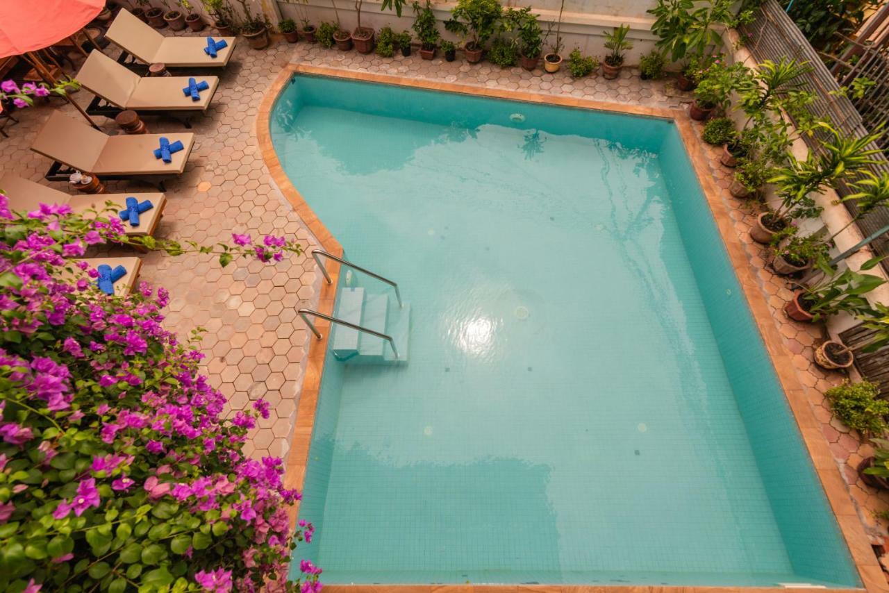 Five Rose Siem Reap Hostel Bagian luar foto